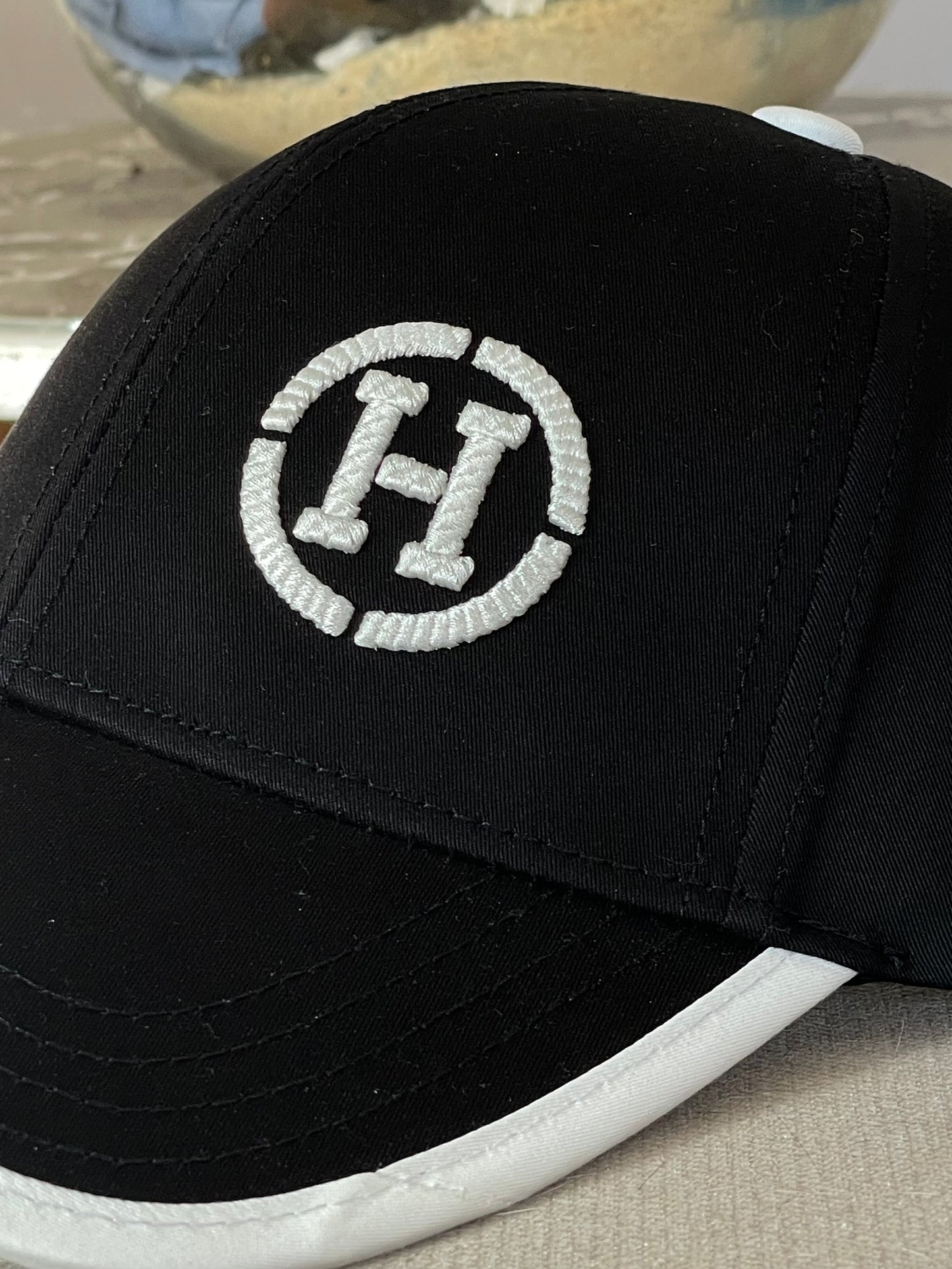 Casquette Hermes Noir Logo Blanc Réglable Strapback