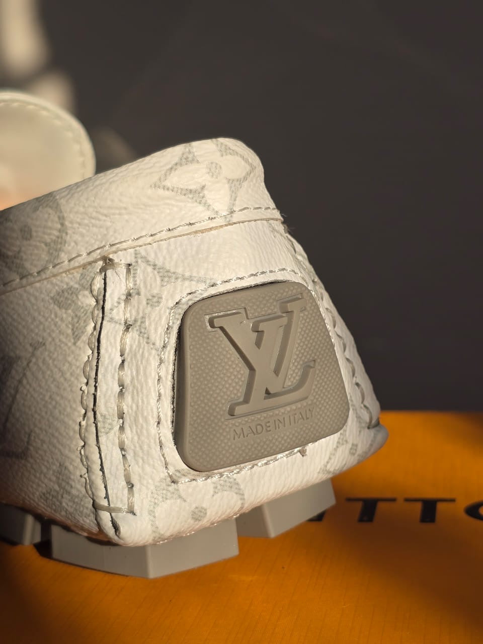 Louis Vuitton Driver Moccasins Blanc