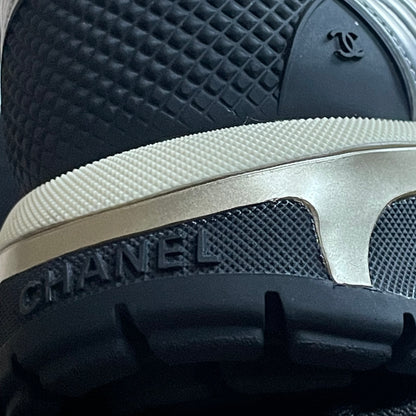 Chanel CC Logo White Gold