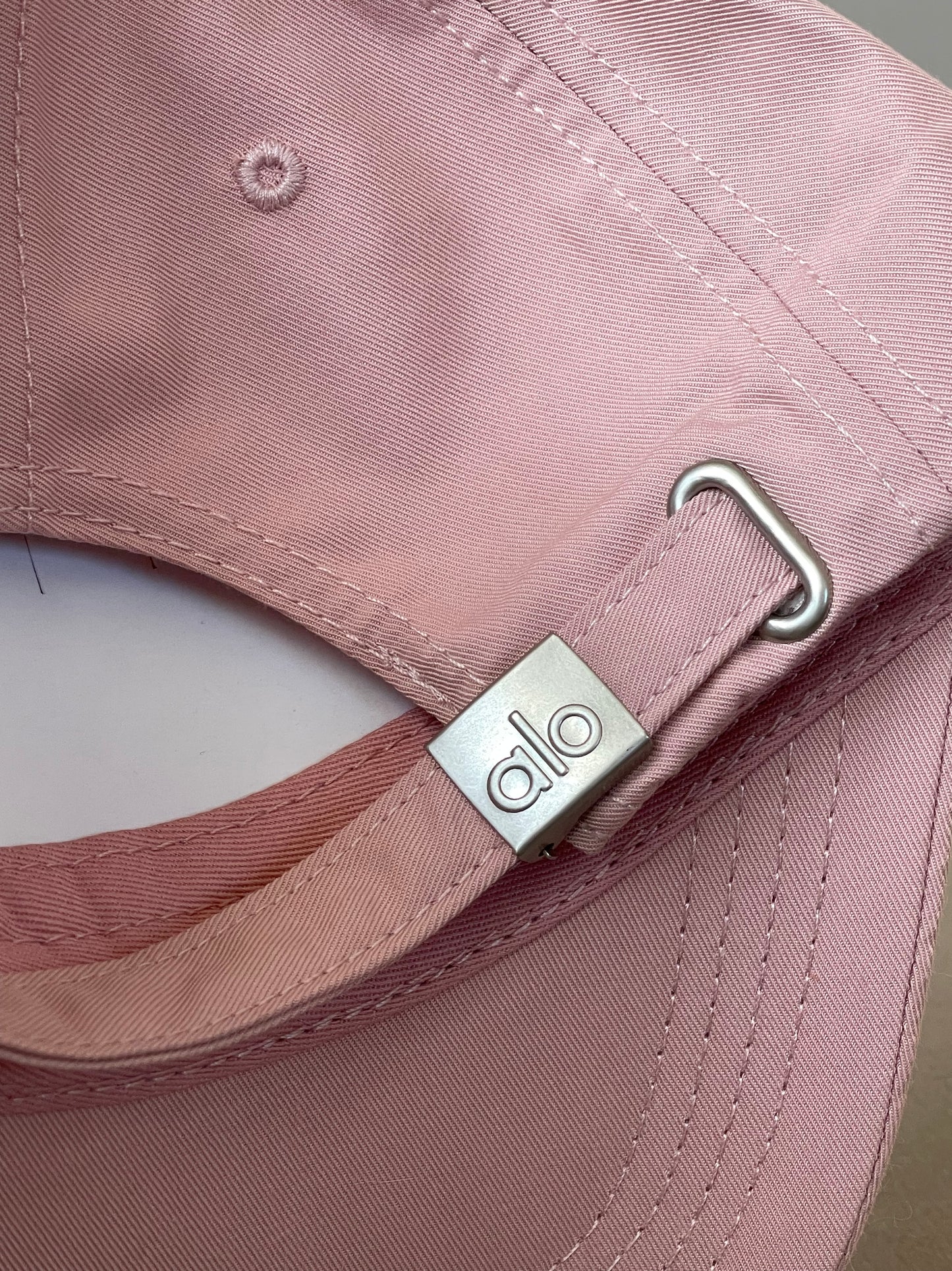 Casquette Alo Yoga Rose Saumon Réglable Strapback m