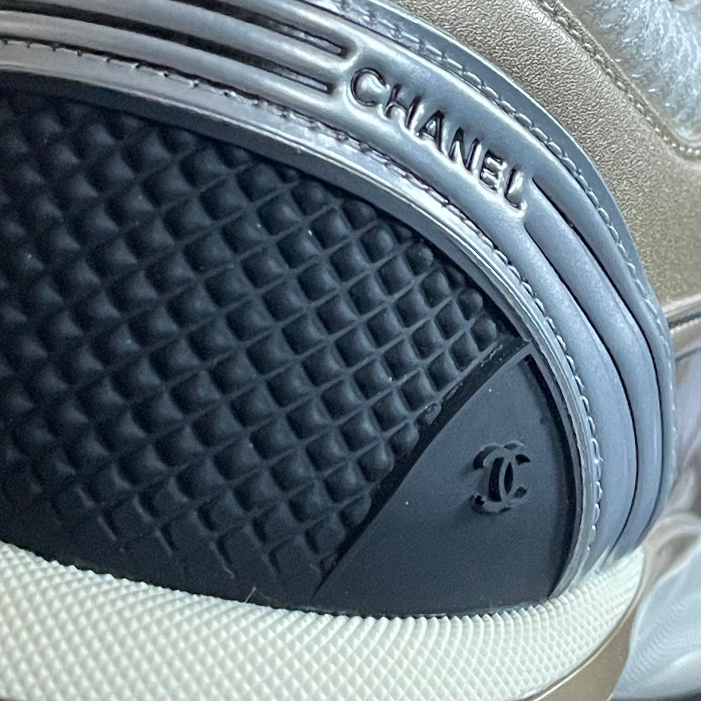 Chanel CC Logo White Gold