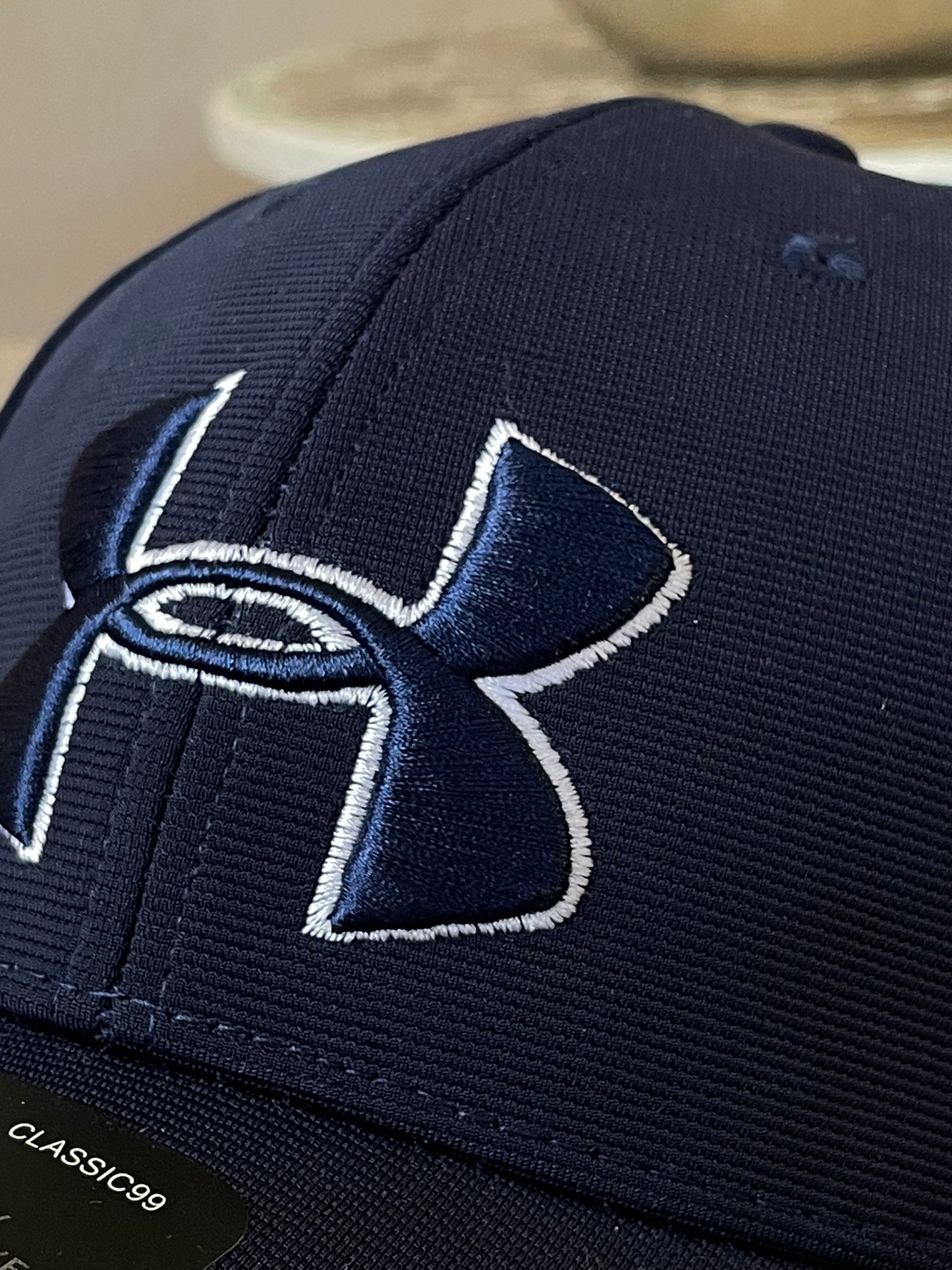 Casquette Under Armour Bleu Foncé Avec Logo Bleu Blanc Réglable Strapback