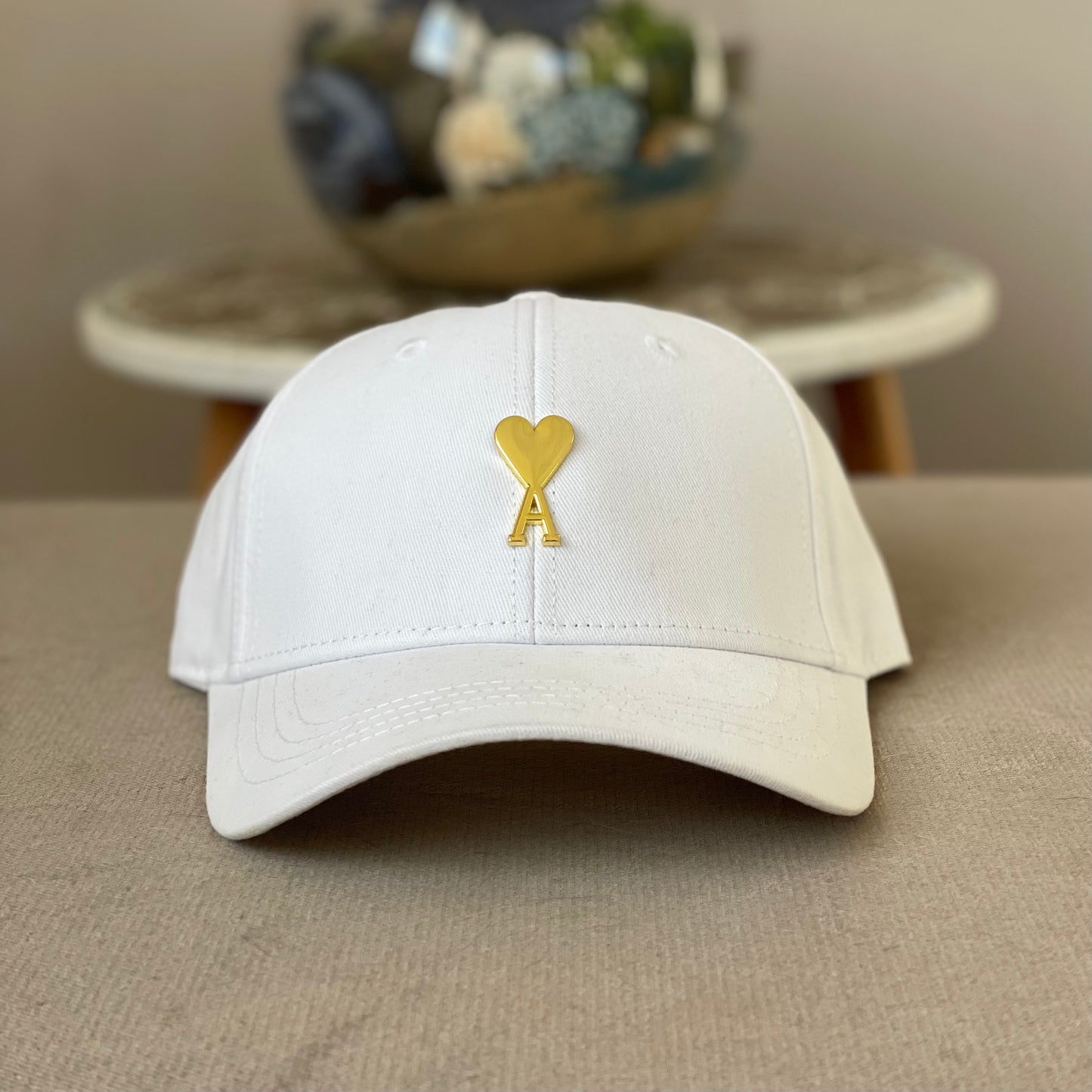 Casquette Ami Blanc Avec Logo Doré Réglable Strapback