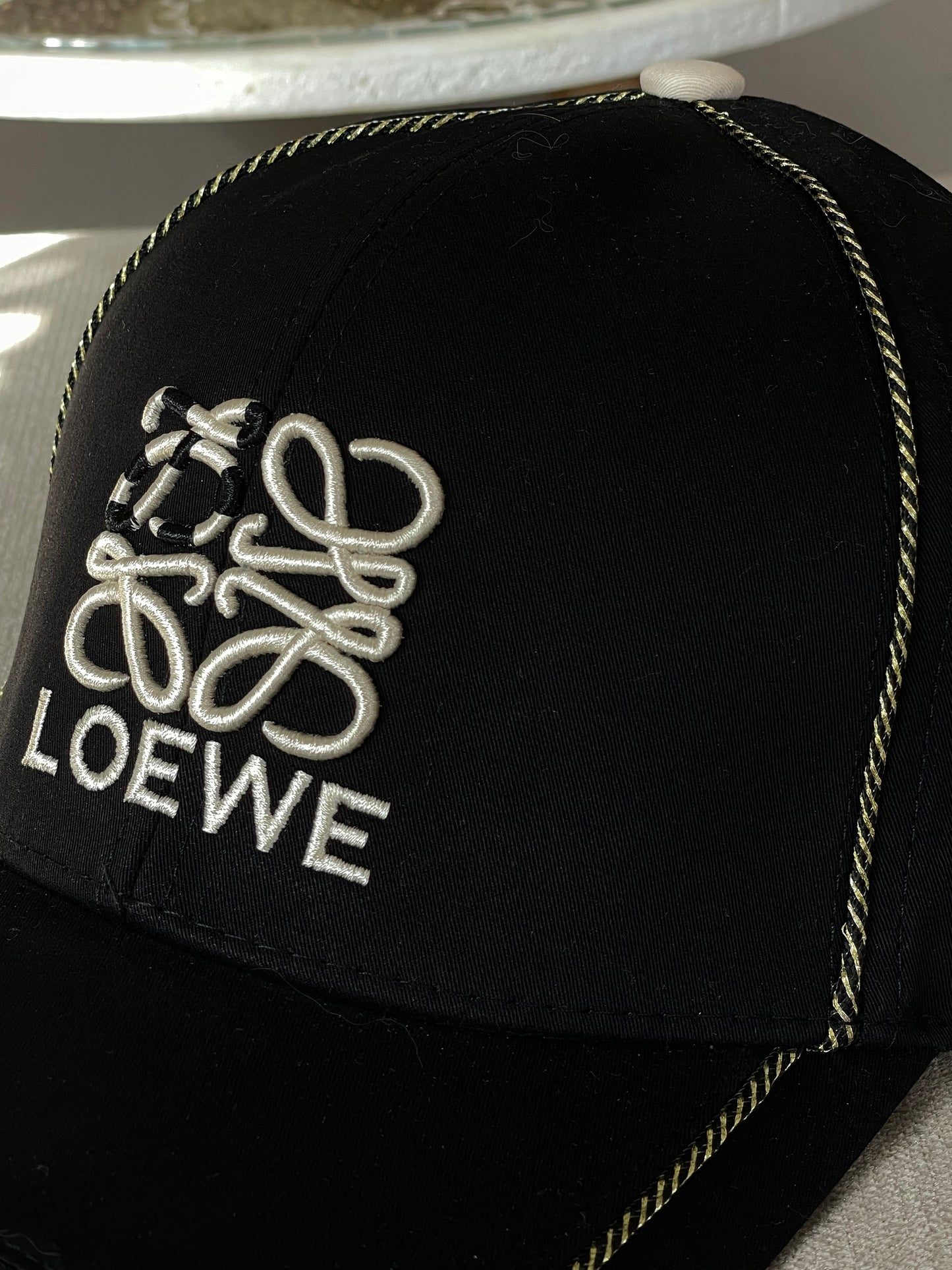 Casquette Loewe Noir Avec Contour et Logo Réglable Strapback