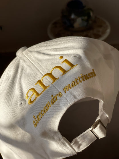 Casquette Ami Blanc Avec Logo Doré Réglable Strapback