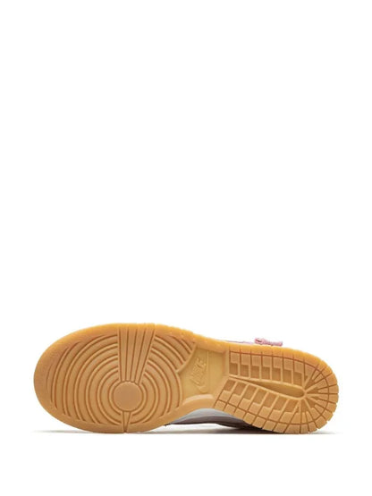 Nike Dunk Low SE “Teddy Bear”