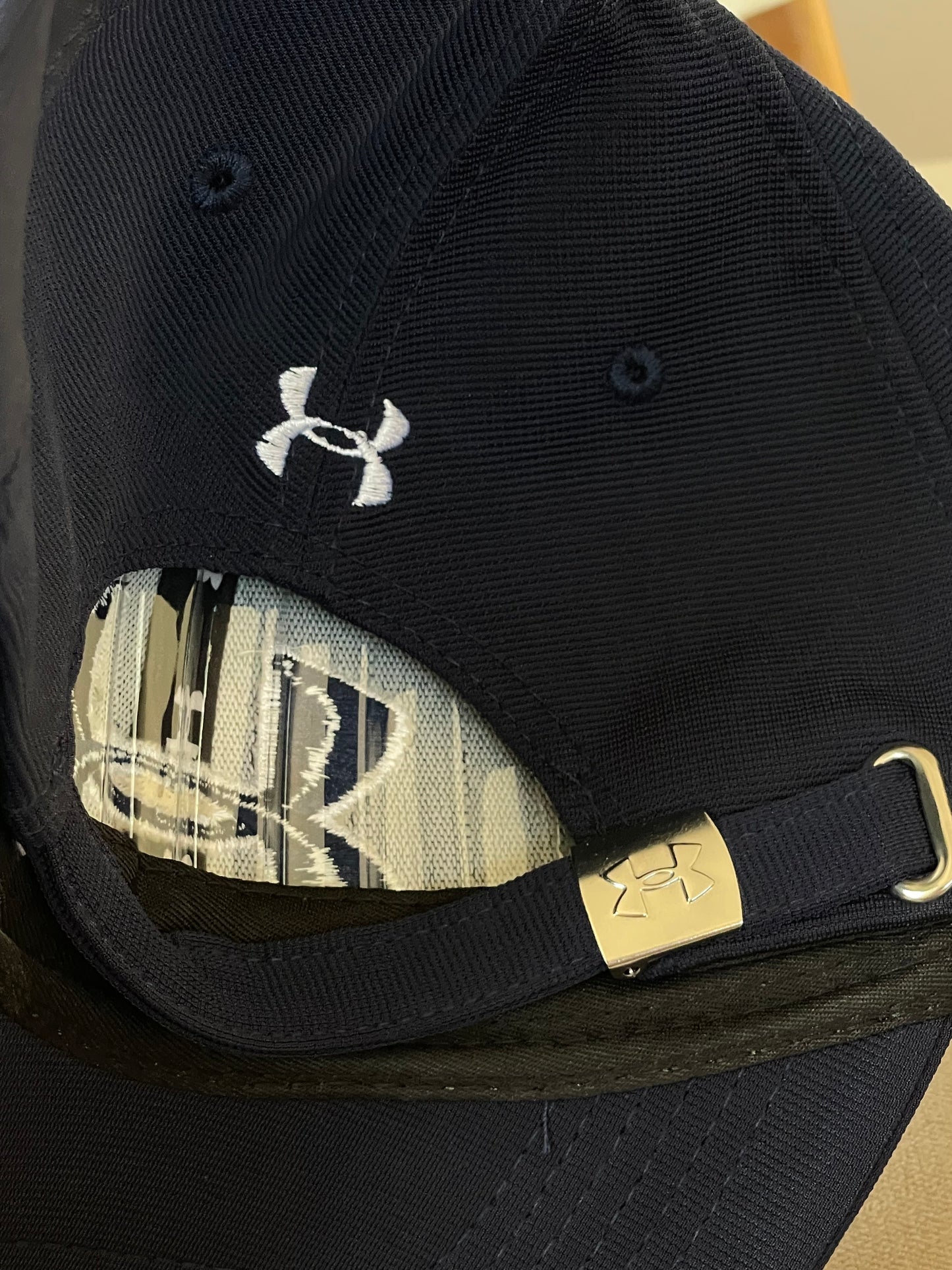 Casquette Under Armour Bleu Foncé Avec Logo Bleu Blanc Réglable Strapback