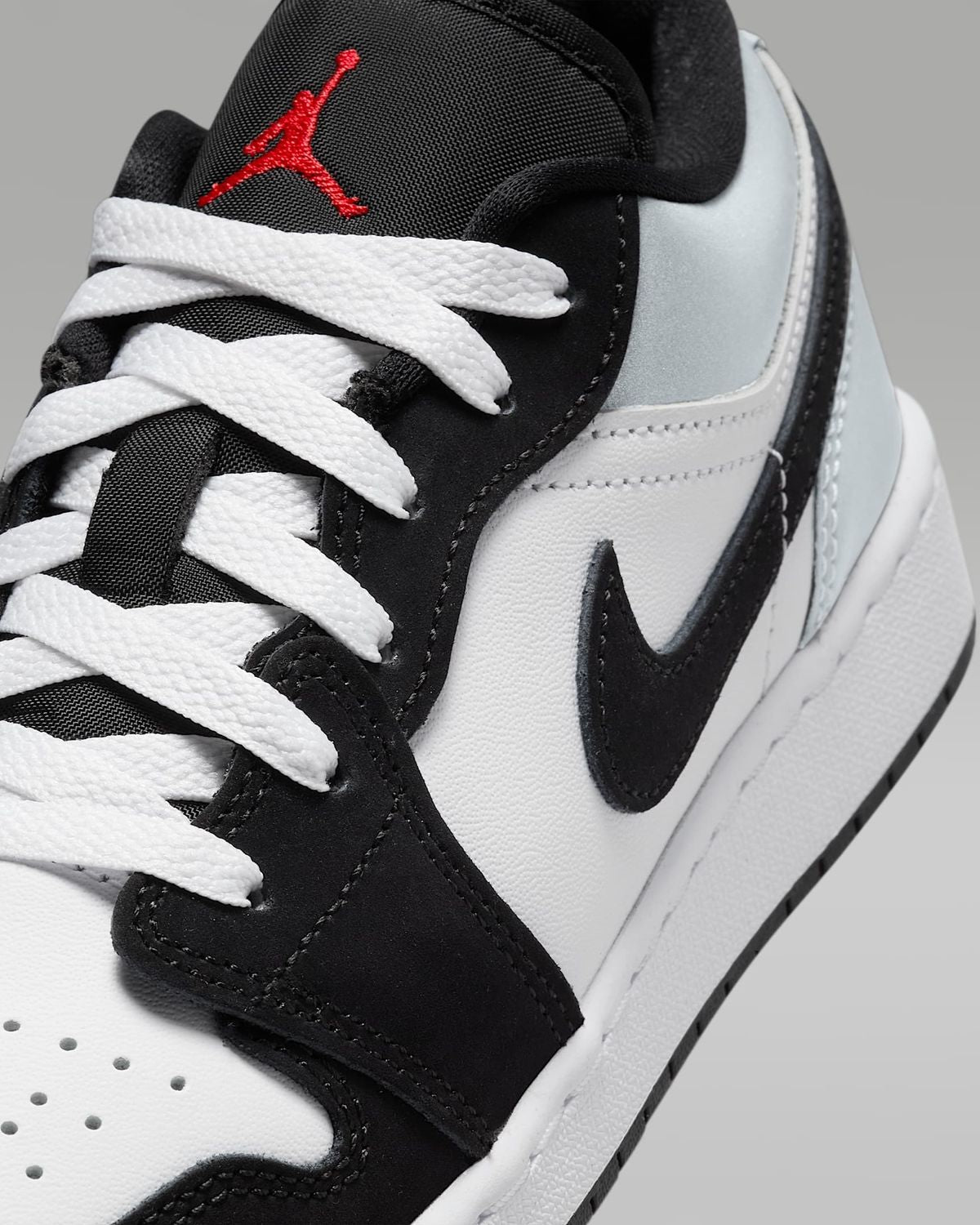 Air Jordan 1 Low SE Panda Toe