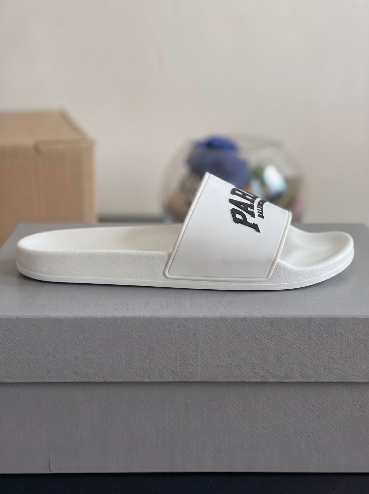 Balenciaga pool slides Paris Blanc