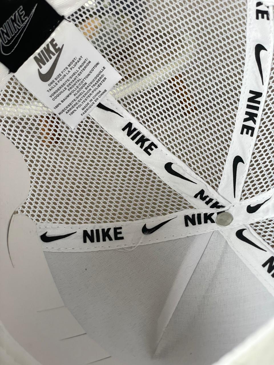 Casquette Nike Blanc Avec Logo Noir Réglable Snapback
