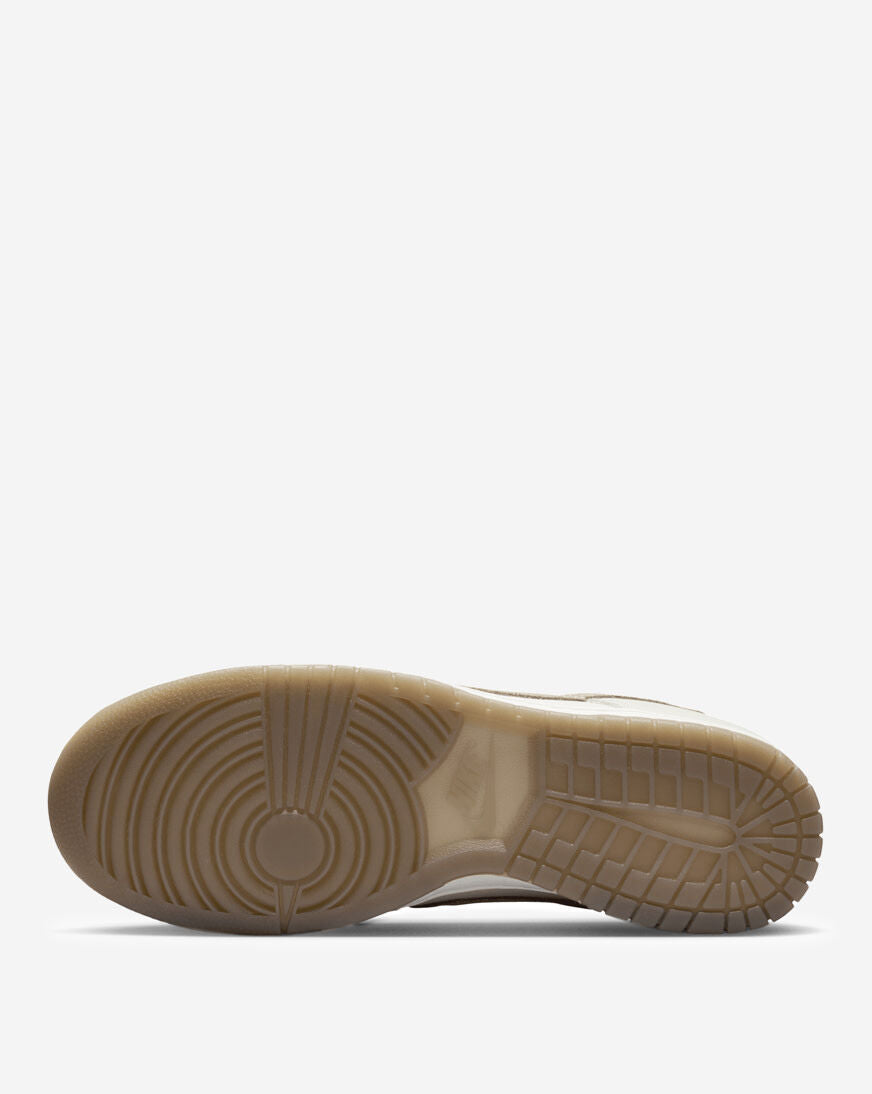 Nike Dunk Low Retro SE Premium